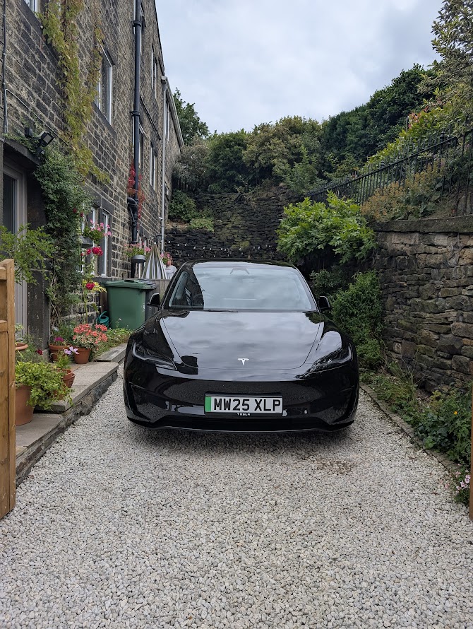 Original vehicle photo before AI processing