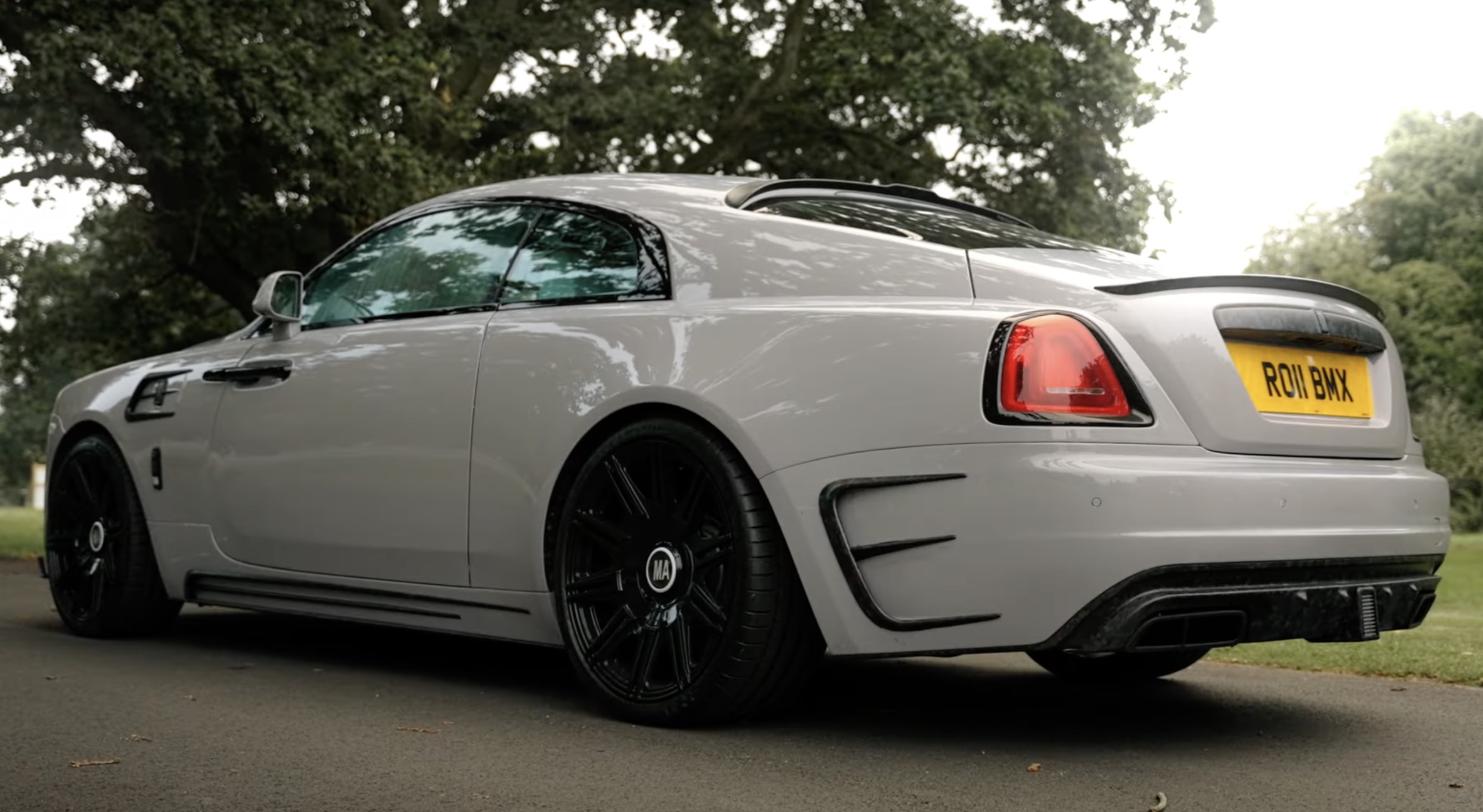 Rolls Royce Wraith - RO11 BMX background